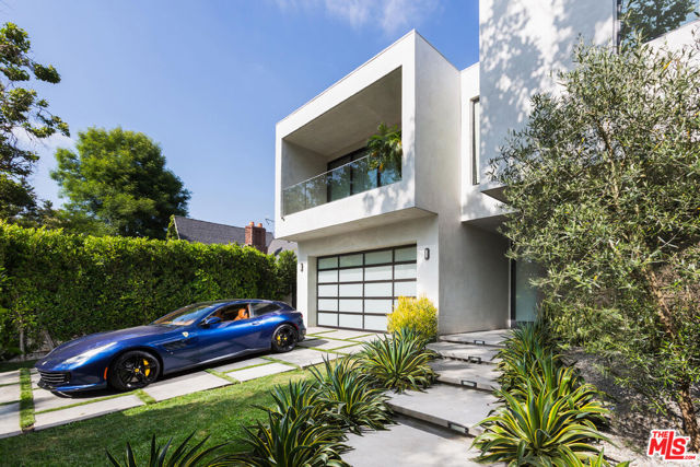 726 N Martel Avenue, Los Angeles CA: https://media.crmls.org/mediaz/c3c3a6be-e841-4950-a35e-b16d5283536d.jpg