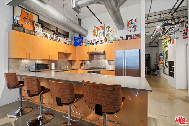 1130 S Flower Street, Los Angeles CA: https://media.crmls.org/mediaz/c3c3de15-ec7e-4b4d-b0c0-37a057f7a442.jpg