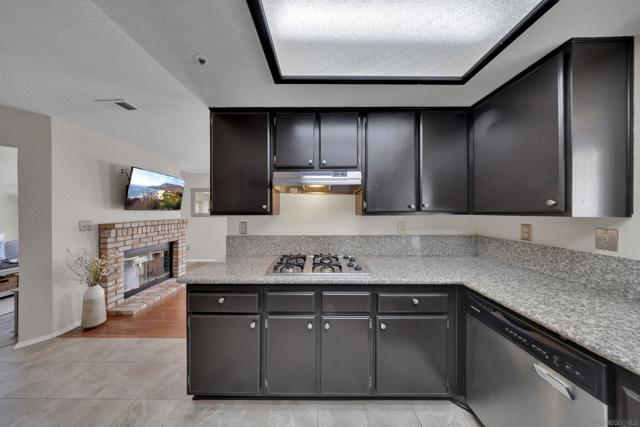 632 Paseo Rio, Vista CA: https://media.crmls.org/mediaz/c3c4262f-d17e-4fa1-8f78-cdd01773e3be.jpg