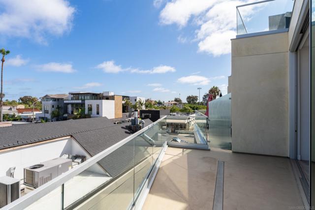 2648 State Street, Unit E, Carlsbad CA: https://media.crmls.org/mediaz/c3c61345-27b3-4b09-bcc0-cf8a60f08447.jpg