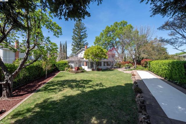 310 Trestle Glen Ct, Walnut Creek CA: https://media.crmls.org/mediaz/c3c68789-21a9-4fa8-ae49-1fd25557c4ed.jpg