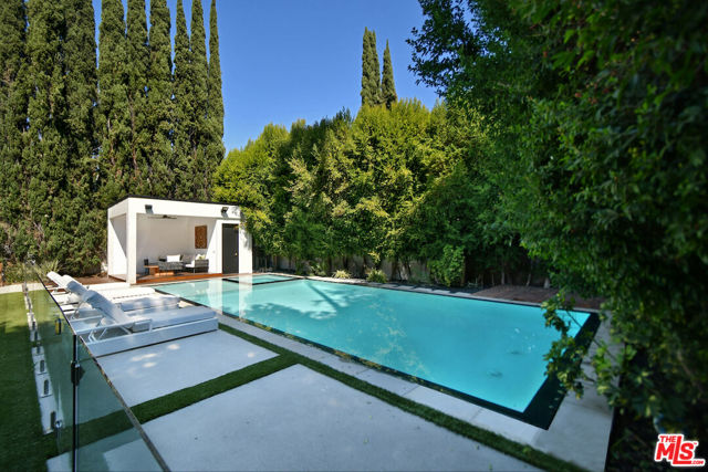 4544 Woodley Avenue, Encino CA: https://media.crmls.org/mediaz/c3c6d90f-bb62-452f-ba7f-bc0d0a16d45d.jpg