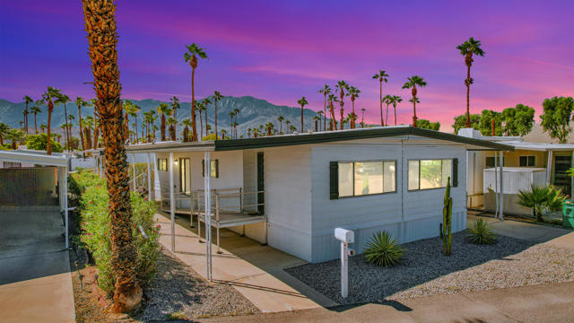 392 Standing Bear, Cathedral City CA: https://media.crmls.org/mediaz/c3c7dffe-6ead-4933-bf1a-a833050e3417.jpg