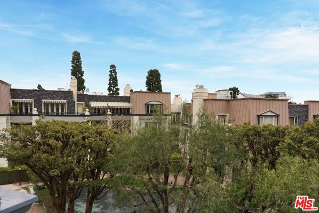 10106 Empyrean Way, Los Angeles CA: https://media.crmls.org/mediaz/c3c91314-bf47-446c-9687-ed3718d22986.jpg