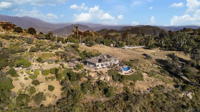 1078 Rainbow Crest Road, Fallbrook CA: https://media.crmls.org/mediaz/c3c9bed8-2030-4984-aaae-0d9b22982249.jpg