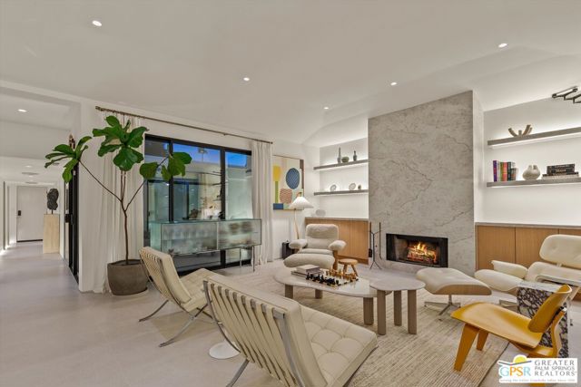 2264 Oakcrest Drive, Palm Springs, CA 92264