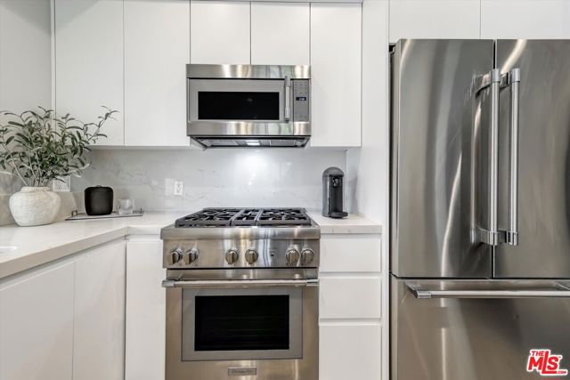 500 N Orlando Avenue, West Hollywood CA: https://media.crmls.org/mediaz/c3ca3944-c66f-4da0-95f0-d7951d5888c0.jpg