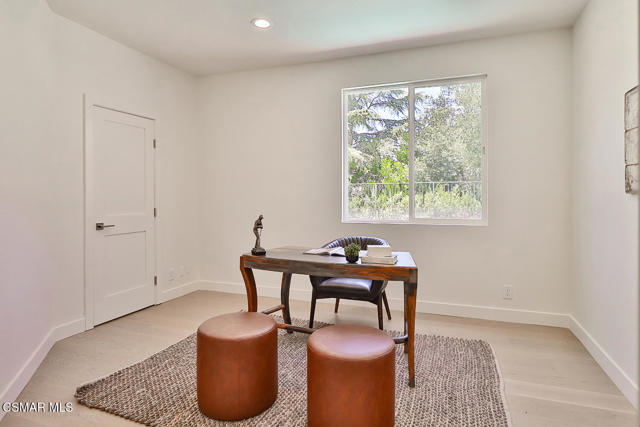 3327 Olivegrove Place, Thousand Oaks CA: https://media.crmls.org/mediaz/c3ca59e6-9556-47fd-a9e9-914fd398ea3d.jpg