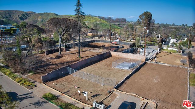 1150 Kagawa Street, Pacific Palisades CA: https://media.crmls.org/mediaz/c3ca5a1b-a11c-4209-adb7-5ec3ed35895f.jpg