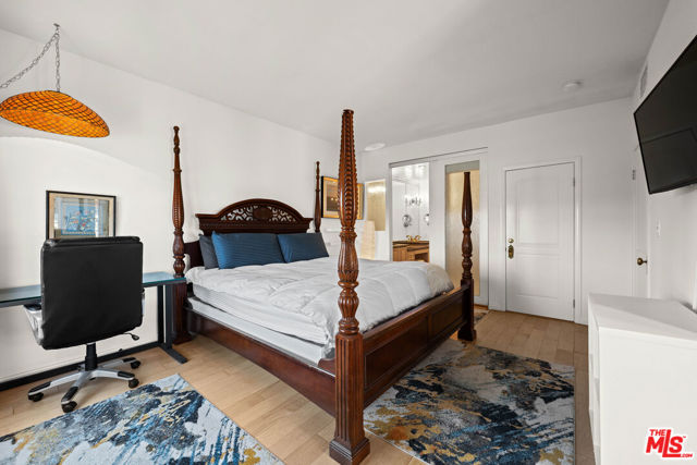 6220 Pacific Avenue, Playa del Rey CA: https://media.crmls.org/mediaz/c3ca88df-c2b1-4765-af4a-31fb618a57f2.jpg