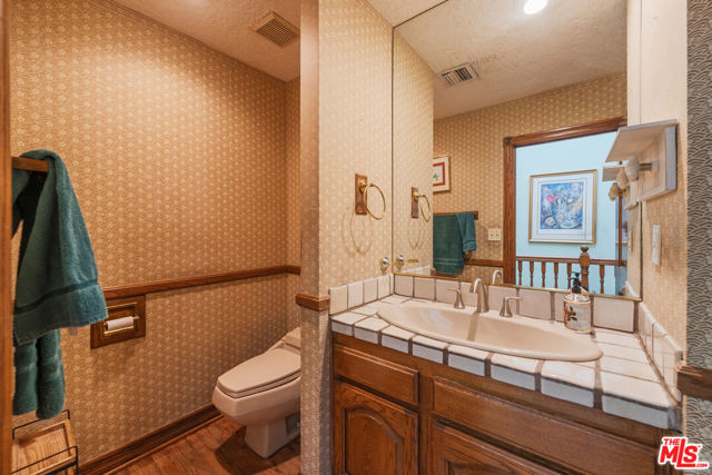 1242 Angelo Drive, Beverly Hills CA: https://media.crmls.org/mediaz/c3cae033-a8ce-4e4e-a45c-ae5afa97e556.jpg
