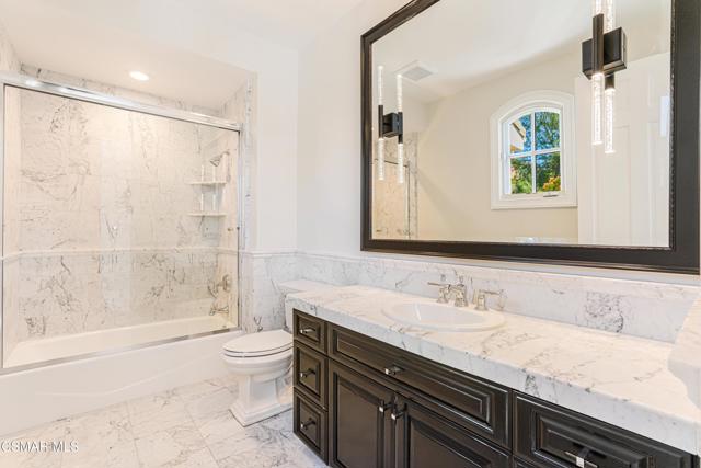 2306 Heatherbank Court, Thousand Oaks CA: https://media.crmls.org/mediaz/c3cb77c9-1570-4290-8579-d3b357692211.jpg