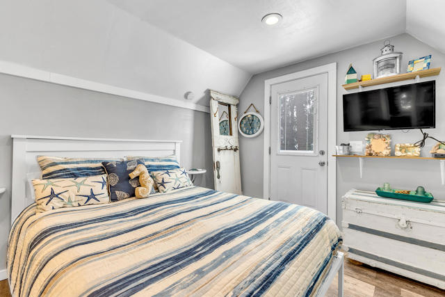 53125 Overlook Drive, Idyllwild CA: https://media.crmls.org/mediaz/c3cb9479-fd06-4709-afba-6d070bbf759b.jpg