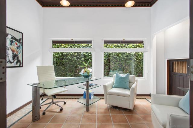 1728 W Lewis St, San Diego CA: https://media.crmls.org/mediaz/c3cbb7d7-9c00-453f-869b-340a825fe978.jpg