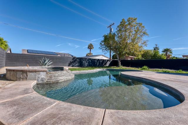 30426 Avenida Del Padre, Cathedral City CA: https://media.crmls.org/mediaz/c3cc00d5-2919-4ddc-8b32-2b1a55fedfb5.jpg