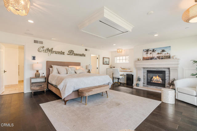 1501 Mandalay Beach Road, Oxnard CA: https://media.crmls.org/mediaz/c3cc48d3-3661-4ab8-a2e1-402dbdae305b.jpg