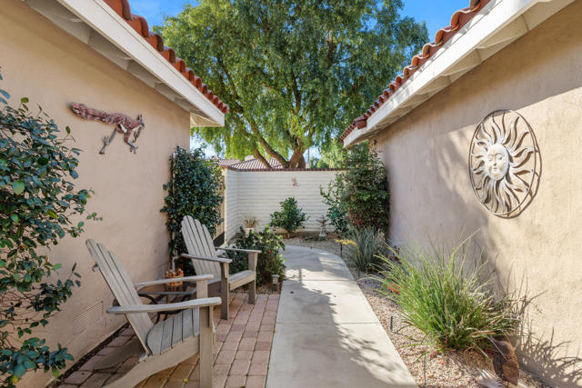 240 Santa Barbara Circle, Palm Desert CA: https://media.crmls.org/mediaz/c3ccbf71-de96-4c8f-87ae-c074bdb36b07.jpg