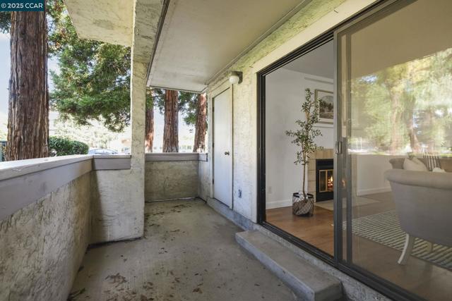 39993 Fremont Blvd, Fremont CA: https://media.crmls.org/mediaz/c3cd13a7-6d95-4122-a696-58ad6fc29e25.jpg