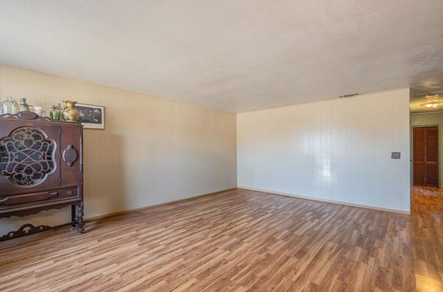45130 Crown Avenue, King City CA: https://media.crmls.org/mediaz/c3cd1dc0-d82e-4ee7-98b7-7fa7b081aa42.jpg