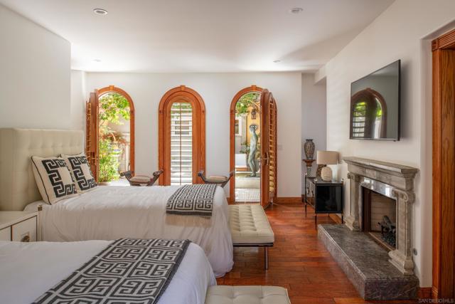 5143 Shore Drive, Carlsbad CA: https://media.crmls.org/mediaz/c3ce1019-47f0-4e34-a973-06d5c58838ba.jpg
