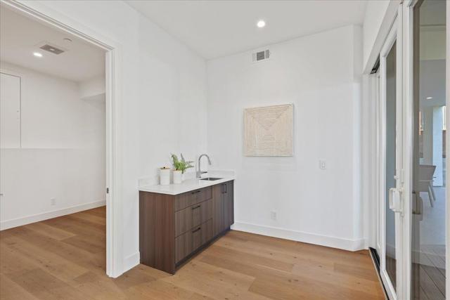 61 HILLTOP Drive, San Carlos CA: https://media.crmls.org/mediaz/c3ce3bc8-d664-4742-a0da-3c695edf705c.jpg