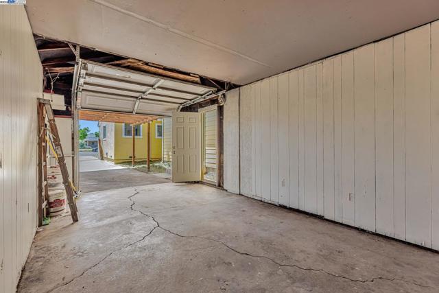 2056 Elm St, Livermore CA: https://media.crmls.org/mediaz/c3ce8b9a-dfeb-401e-9347-b6c5f09a6d39.jpg