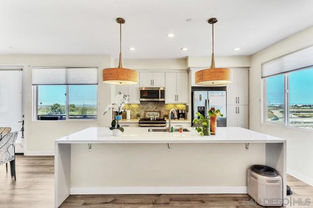 722 Anchor Ct, Chula Vista CA: https://media.crmls.org/mediaz/c3ce8fef-2e9c-469c-ba1b-7bdecf01c262.jpg