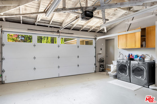 1256 Beverly Green Drive, Beverly Hills CA: https://media.crmls.org/mediaz/c3cf8e94-8f4d-45b2-84c3-be1a73593b11.jpg