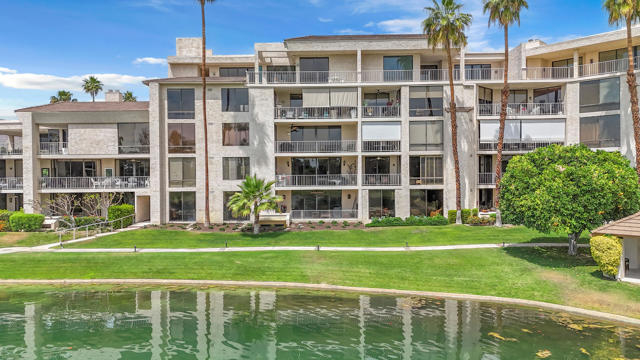 910 Island Drive, Rancho Mirage CA: https://media.crmls.org/mediaz/c3cfc041-c282-412e-8ba7-8e9dbadff127.jpg