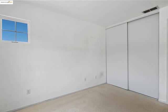 2 Quiet Path Ct, Pittsburg CA: https://media.crmls.org/mediaz/c3cfee10-9447-4e7f-a841-6076c4762ba9.jpg