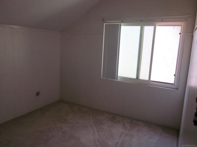 10706 Esmeraldas Dr, San Diego CA: https://media.crmls.org/mediaz/c3d08b08-e88d-43ee-bb84-66d1e11b2500.jpg