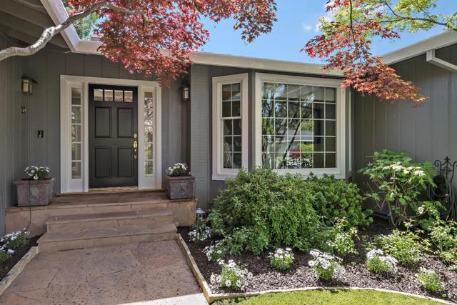 60 Vasilakos Way, Menlo Park CA: https://media.crmls.org/mediaz/c3d08d58-e0a2-4bce-a84c-59b5628c7b54.jpg