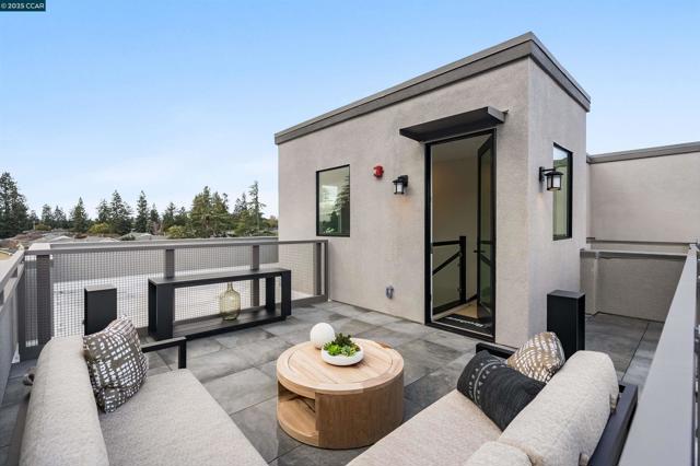 202 Stone Pine Terraces, Sunnyvale CA: https://media.crmls.org/mediaz/c3d0b6da-f8ff-4084-8b62-297c2092a594.jpg
