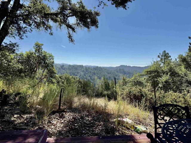 23762 Hutchinson Rd, Los Gatos CA: https://media.crmls.org/mediaz/c3d10a9b-0492-477a-99a2-d4344901effe.jpg