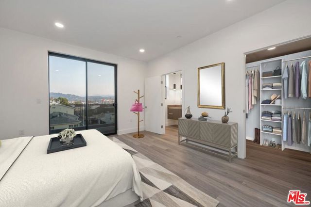 10947 HARTSOOK Street, North Hollywood CA: https://media.crmls.org/mediaz/c3d13310-7aec-4c8f-b1d9-def9a40ee704.jpg