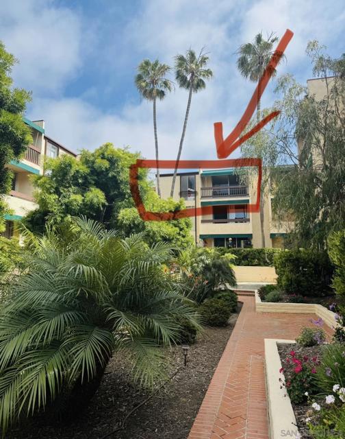 6455 La Jolla Blvd, La Jolla CA: https://media.crmls.org/mediaz/c3d1bf01-3795-49de-bb4b-13a84c0d829a.jpg