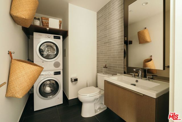 889 Francisco Street, Los Angeles CA: https://media.crmls.org/mediaz/c3d25cbf-553d-4067-a82c-729bb406d652.jpg