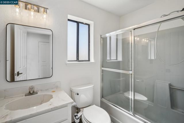 3513 Stone Pl, Antioch CA: https://media.crmls.org/mediaz/c3d25de3-e124-44b5-acb9-98faa5e5cc48.jpg