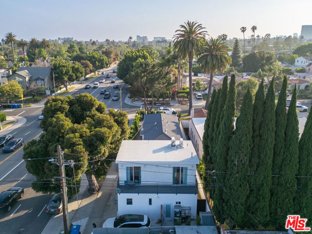 10623 W Olympic Boulevard, Los Angeles CA: https://media.crmls.org/mediaz/c3d26f85-5684-4902-80b7-0a347e29f297.jpg