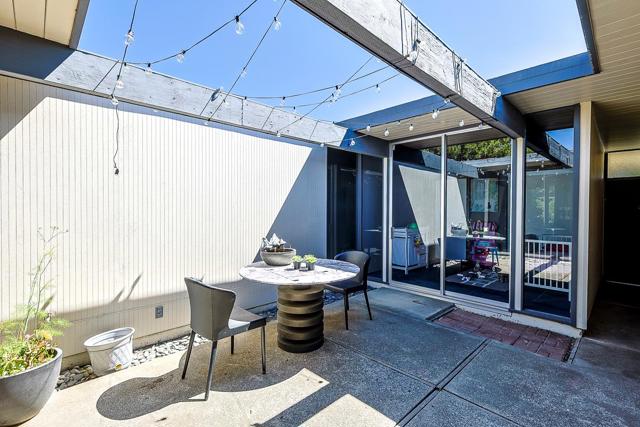 275 Puffin Court, Foster City CA: https://media.crmls.org/mediaz/c3d2787f-97fa-474d-9d43-b50d159febc6.jpg