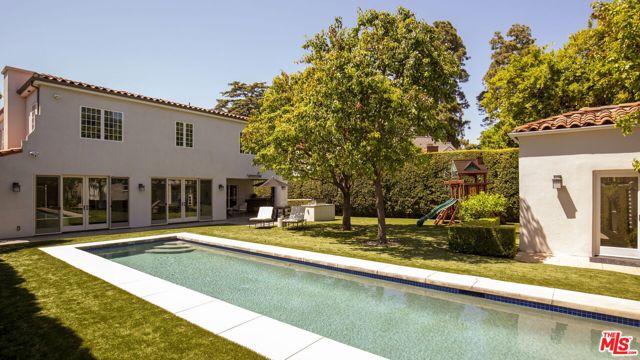 204 S Plymouth Boulevard, Los Angeles CA: https://media.crmls.org/mediaz/c3d28964-648b-44d4-86c3-b5d36300c566.jpg