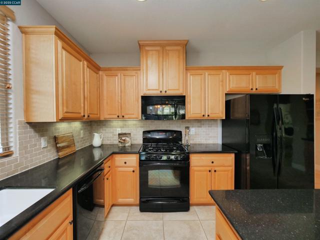 335 Suez Canal Lane, Sacramento CA: https://media.crmls.org/mediaz/c3d2ac2f-2391-452b-9a7e-6eff25a10ebc.jpg