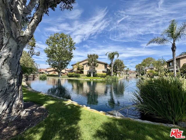 7756 Sailboat Circle, Huntington Beach CA: https://media.crmls.org/mediaz/c3d2efbe-62b6-41c9-b581-0344e50be3cb.jpg