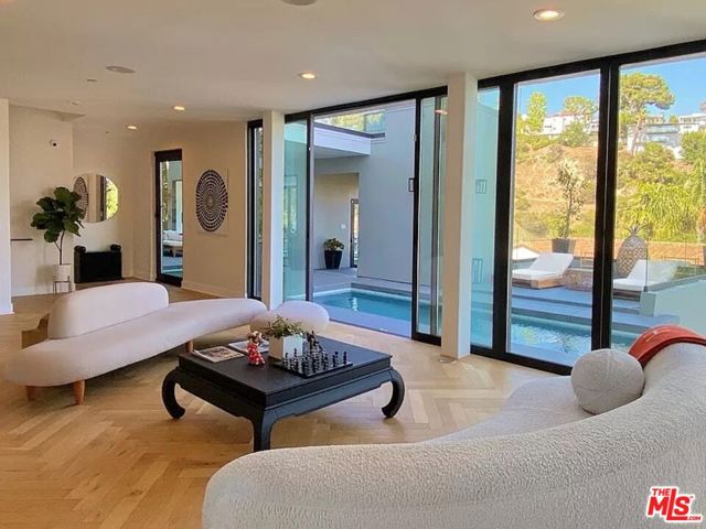 2746 Rinconia Drive, Los Angeles, California 90068, 4 Bedrooms Bedrooms, ,3 BathroomsBathrooms,Single Family Residence,For Sale,Rinconia,25499095