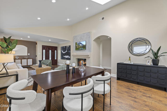 Detail Gallery Image 10 of 51 For 4961 Alcove Ave, Valley Village,  CA 91607 - 3 Beds | 2 Baths