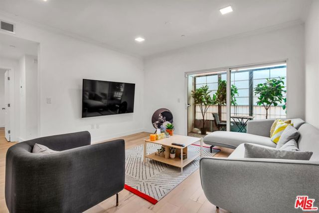 214 S Alexandria Avenue, Los Angeles CA: https://media.crmls.org/mediaz/c3d344d5-1e71-4f2a-a703-95cc5c0fe8f2.jpg