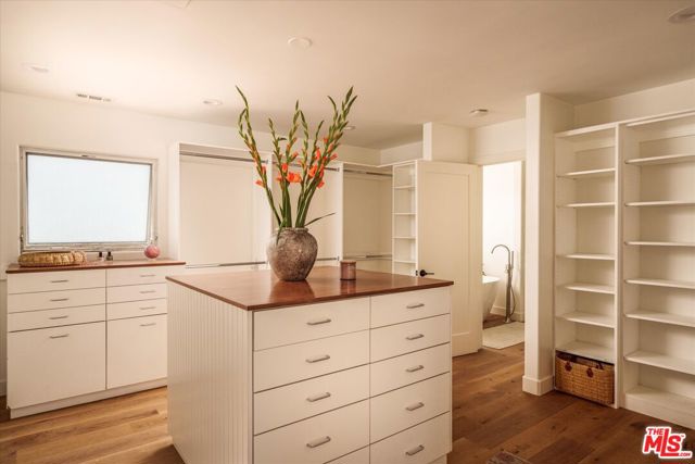 630 Brooks Avenue, Venice CA: https://media.crmls.org/mediaz/c3d369e8-6f18-4b5a-bbdb-5605d4e4ce45.jpg