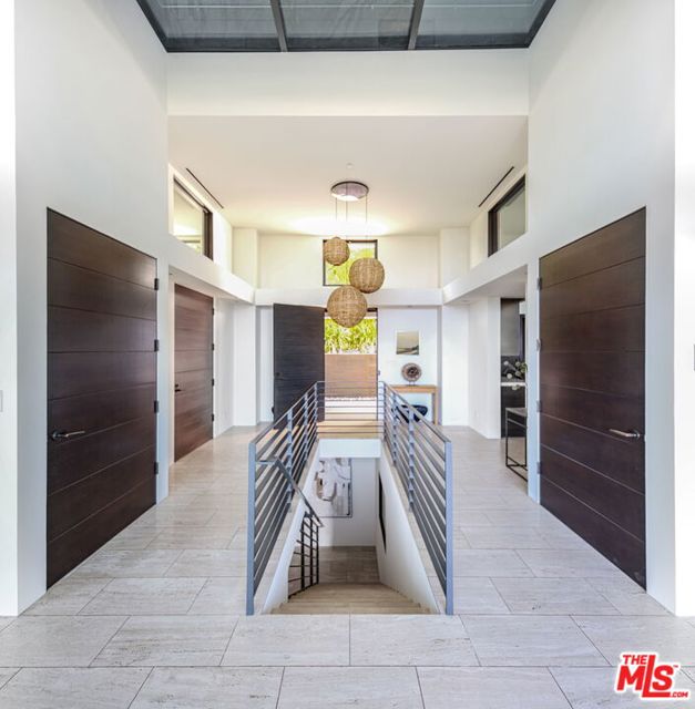 8932 St Ives Drive, Los Angeles CA: https://media.crmls.org/mediaz/c3d3d83f-1eae-467c-88be-983886545e56.jpg