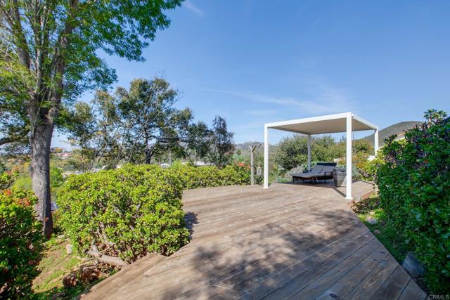 1628 Lone Oak Rd, Vista CA: https://media.crmls.org/mediaz/c3d48aa1-8fdf-4981-9d1b-cbc01e1bcac6.jpg