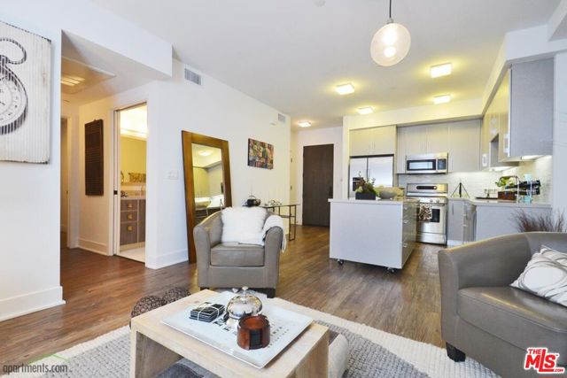 1168 S Barrington Avenue, Los Angeles CA: https://media.crmls.org/mediaz/c3d4ab6c-72a0-48f0-ac7b-d84a6eab41c4.jpg